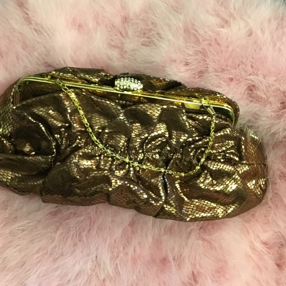 Metallic gathered clutch - Picture 4 of 6